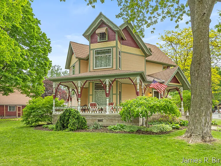 529 Avery St — Photo 3