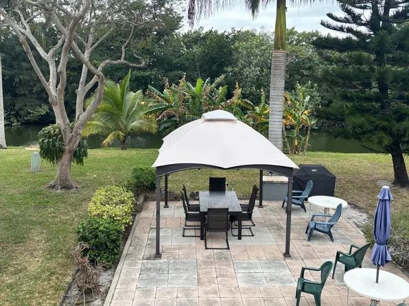 106 Windsor E, West Palm Beach, FL 33417