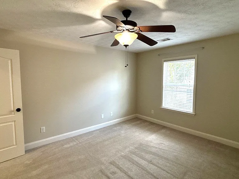 1018 Silver Lake Dr — Photo 33