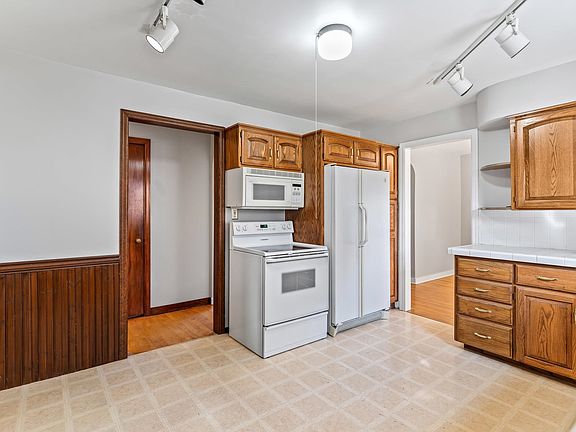 5th image of 2007 N Division St