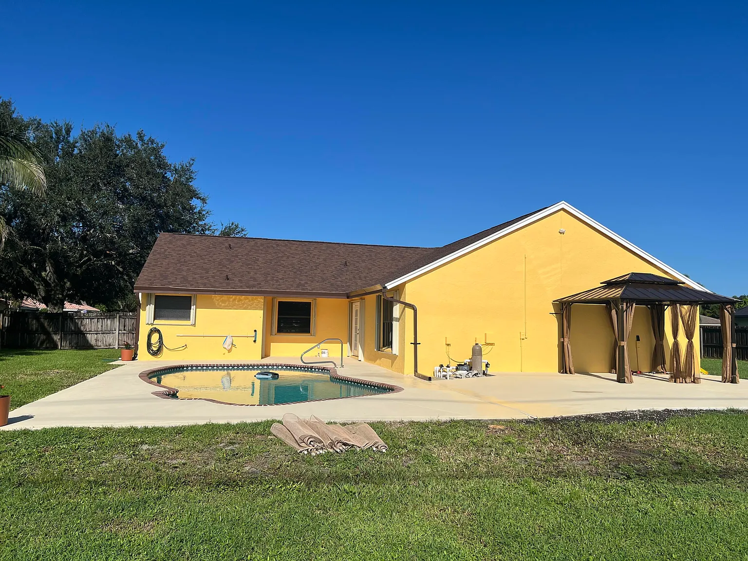 4 bed, 2.0 bath, 1915 sqft, $4,500 — Photo 4