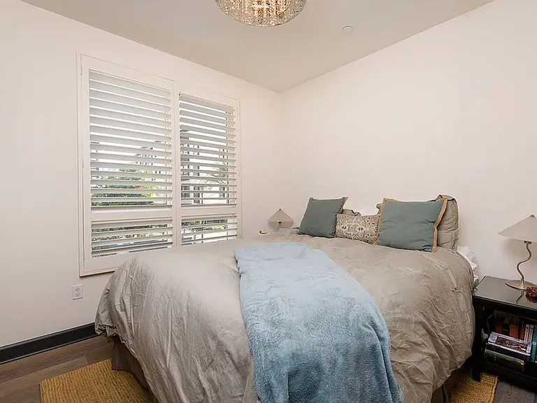 12887 W Runway Rd #1 — Photo 11
