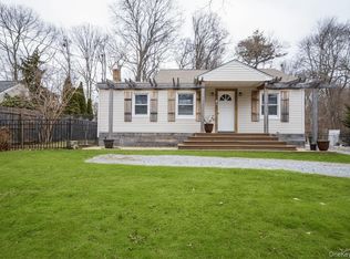 27 Cynthia Ln, Center Moriches, NY 11934