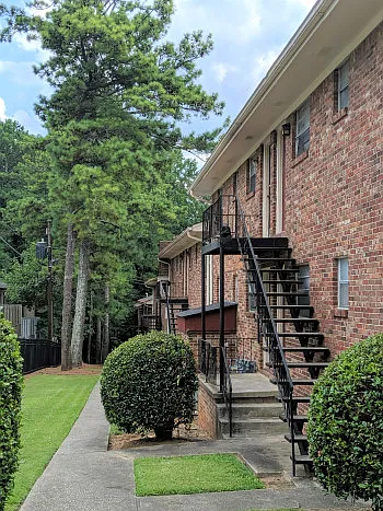 Regal Heights Apartments — Photo 13