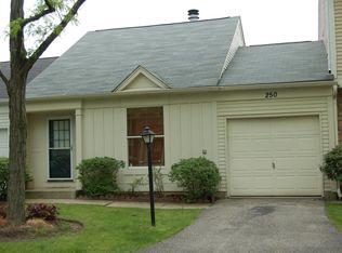 250 W Fairfield Ct, Palatine, IL 60067