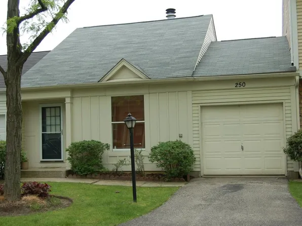 250 W Fairfield Ct, Palatine, IL 60067