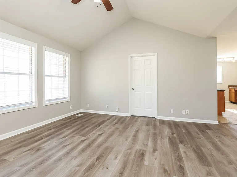121 Lee Ct — Photo 5