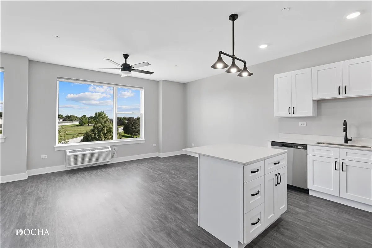 Studio, 475 sqft, $1,675 — Photo 2