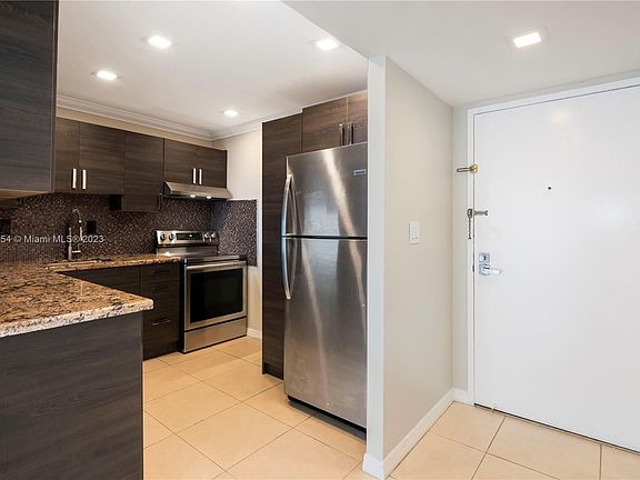5th image of 16710 NE 9th Ave APT 605