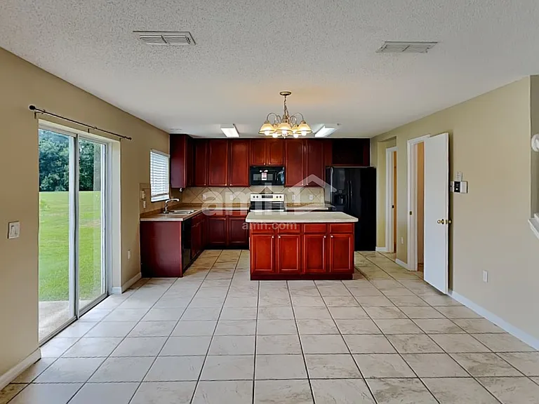 901 Anchorage Ln — Photo 4