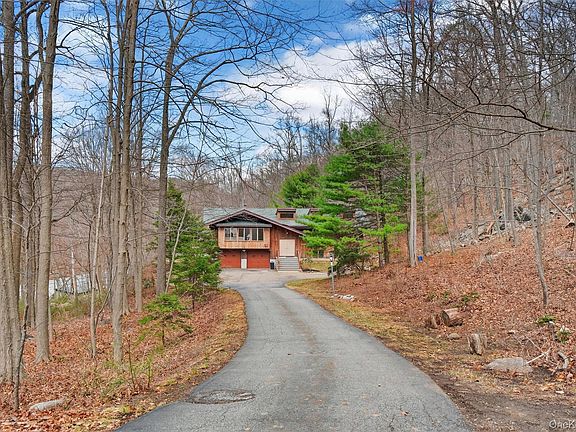 2nd image of 31 Deer Ridge Road