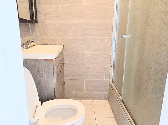 Bathroom, photo 1