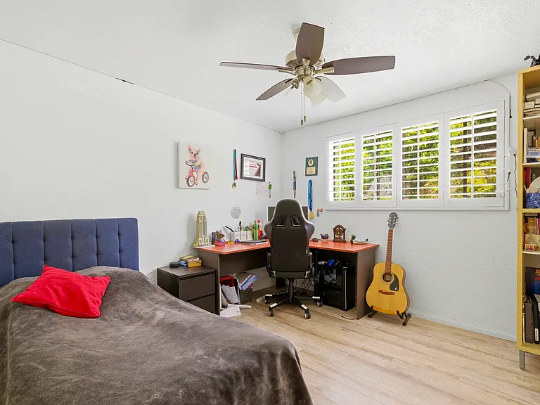 24668 Ebelden Ave — Photo 19