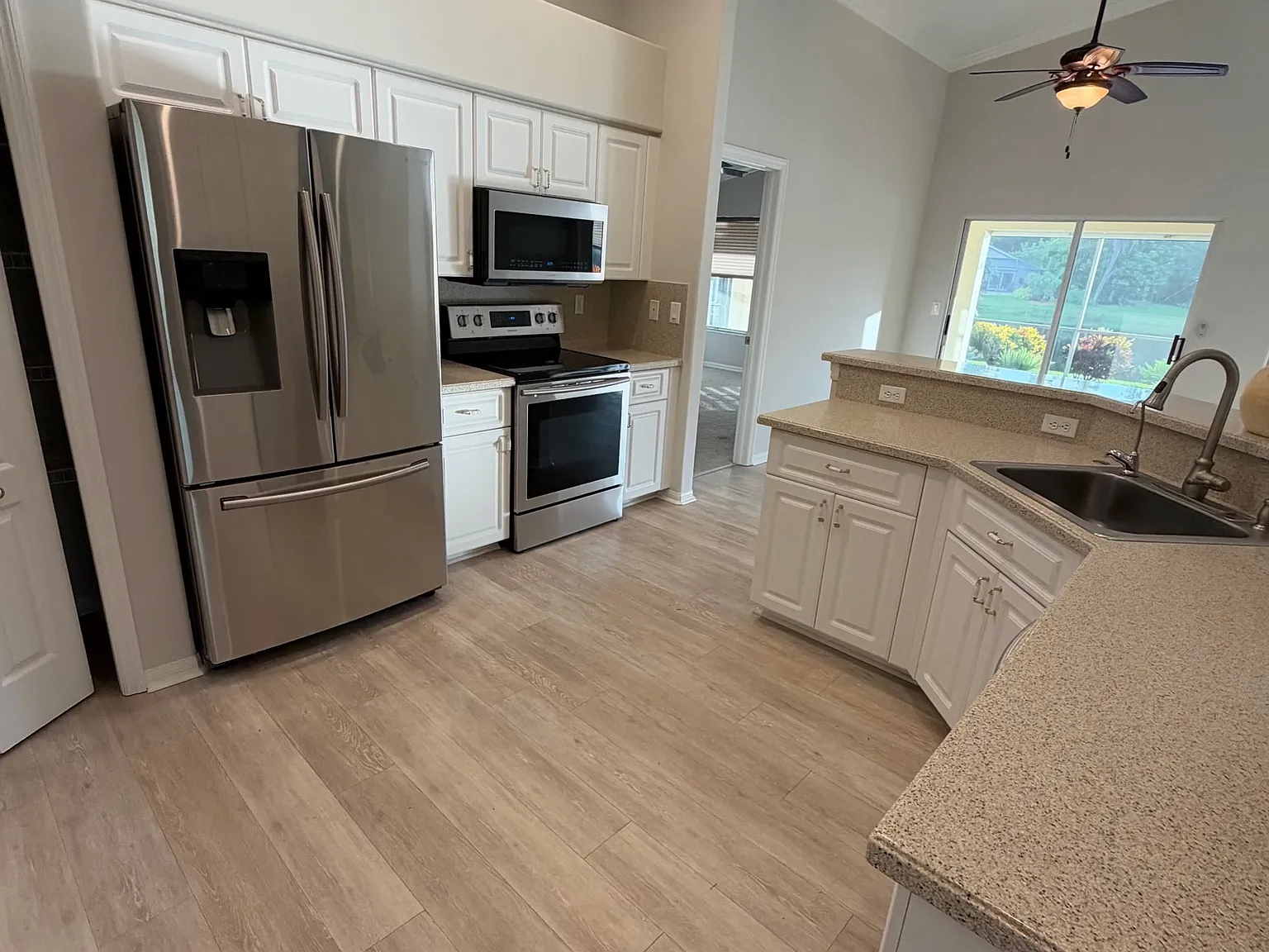 3 bed, 1554 sqft, $2,950 — Photo 3