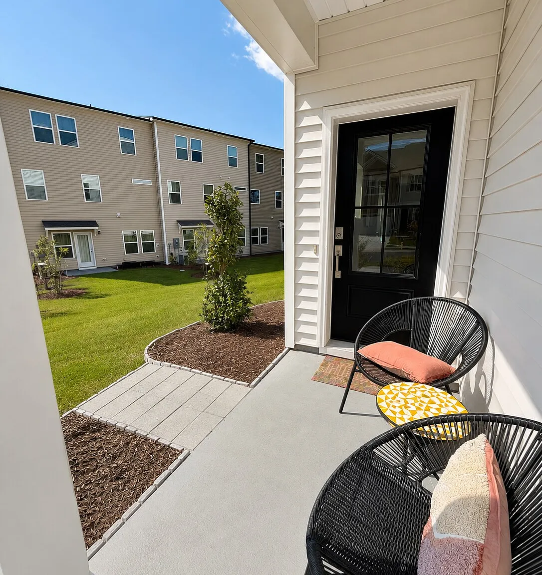 4 bed, 3.5 bath, 2613 sqft, $3,195 — Photo 2