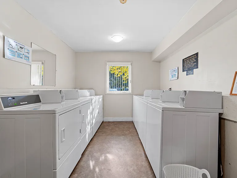 3461 Peter St — Photo 20