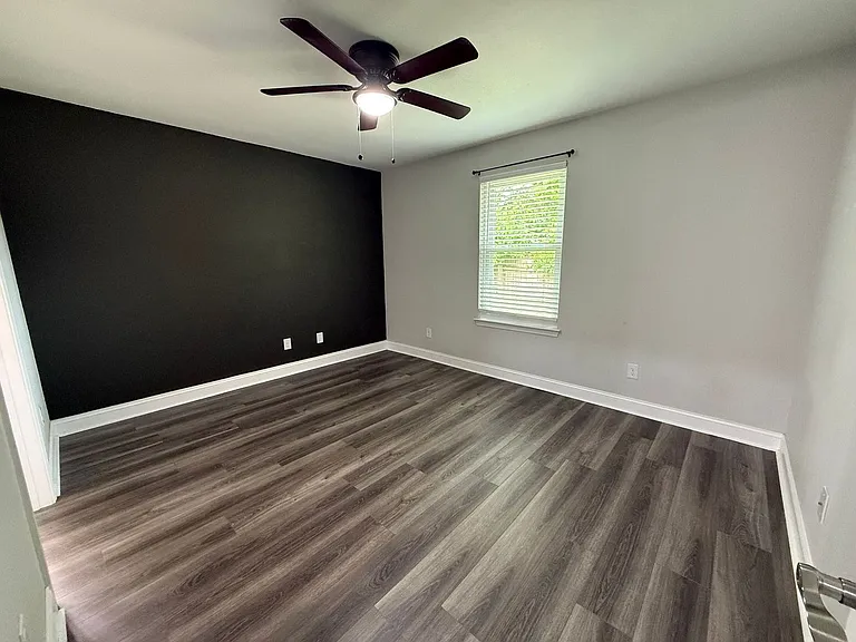 1046 Simpson St — Photo 14