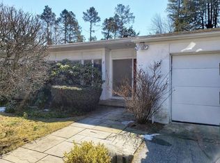 17 Linden Dr, Providence, RI 02906