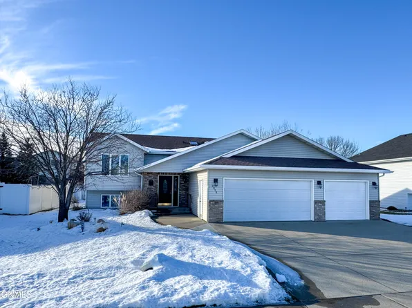 2018 Santa Barbara Dr, Bismarck, ND 58504