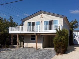 1 E Bayberry Dr, Brant Beach, NJ 08008