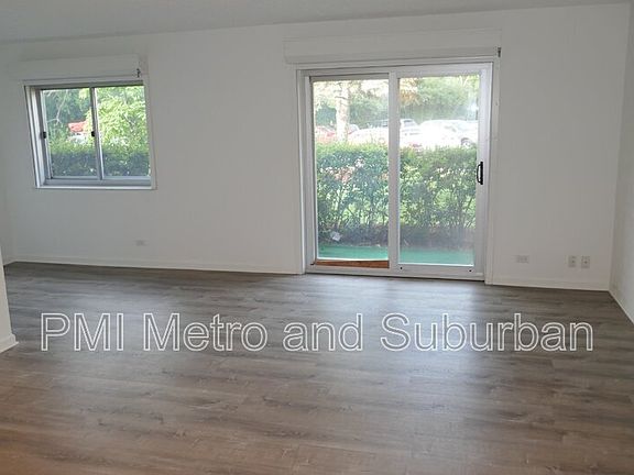4th image of 3219 W Parkway Dr APT 1E
