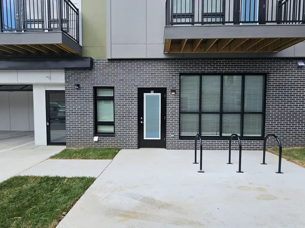 416 E Cottage Grove Ave