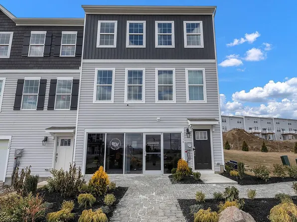 1131 Meadowlark Dr, Fogelsville, PA 18051