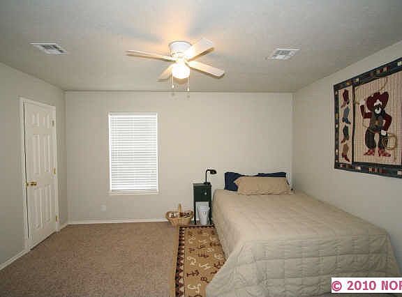 5th image of 215 E Sunday Ave
