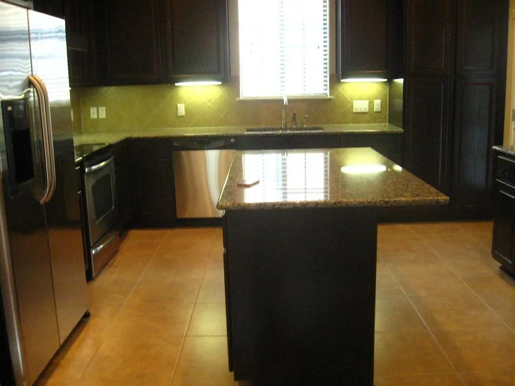 3 bed, 2.5 bath, 1787 sqft, $2,100 — Photo 4