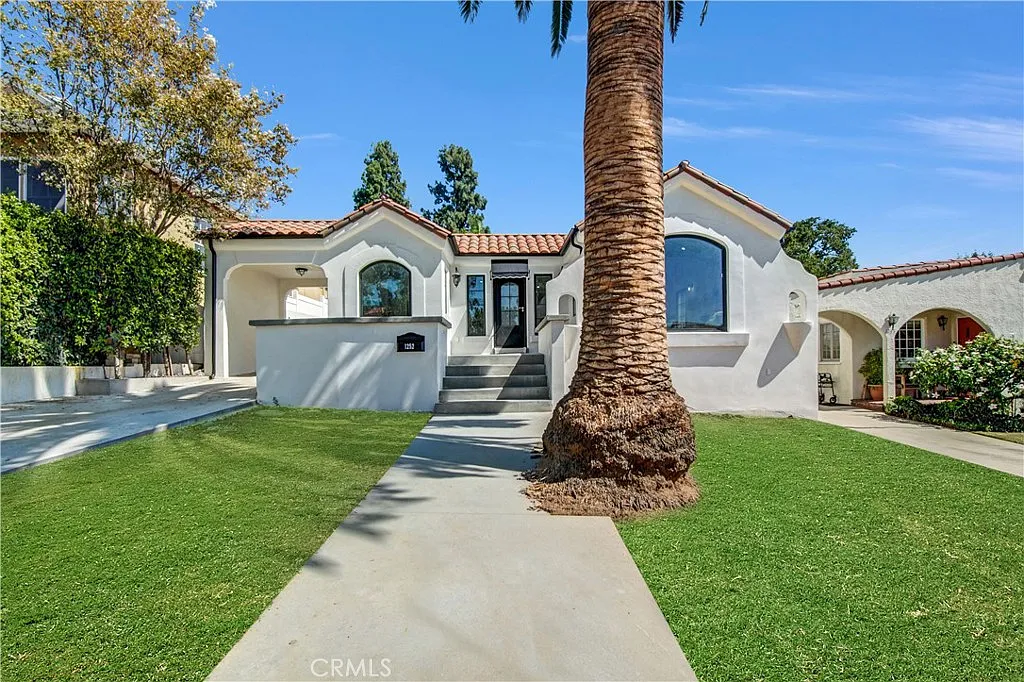 3 bed, 1500 sqft, $8,000 — Photo 1