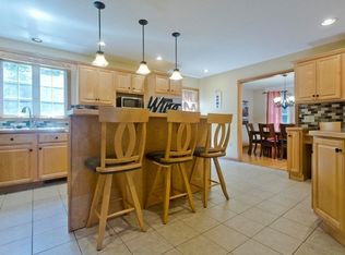 21 Albano Dr, East Longmeadow, MA 01028