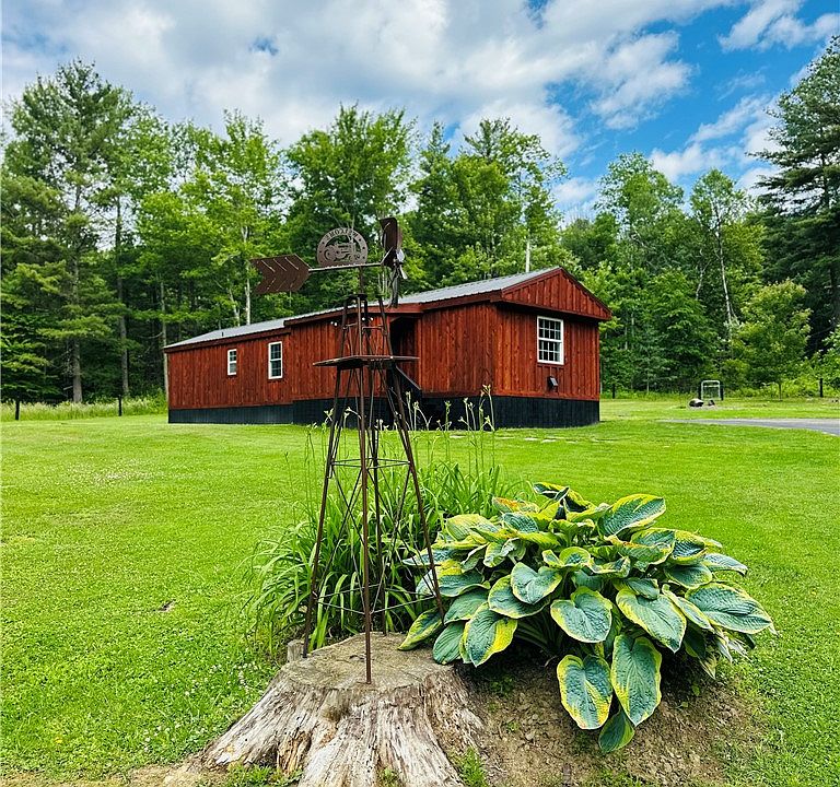 1st image of 385 Lyon Rd