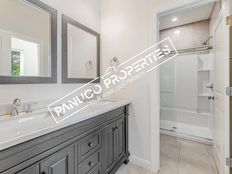 Primary bedroom bathroom