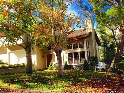 22 Via Barcelona, Moraga, CA, 94556