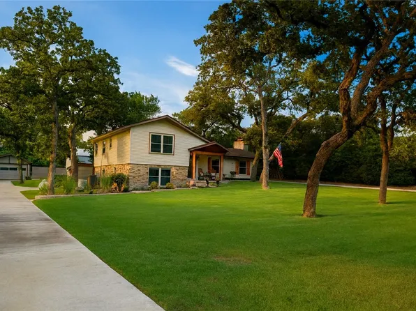 12 Jamaica Ln, Hilltop Lakes, TX 77871