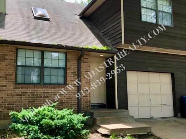 10213 W 85th St, Overland Park, KS 66212