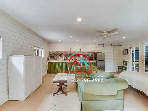 Available Mid July: Studio in Historic District Photo 1