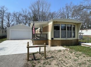 5529 Forest Dr, Oscoda, MI 48750