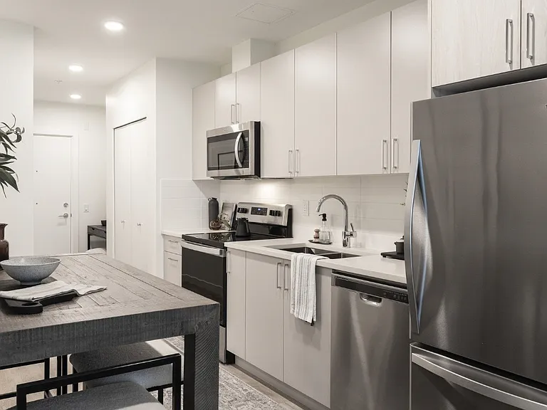 717 Como Lake Ave — Photo 2