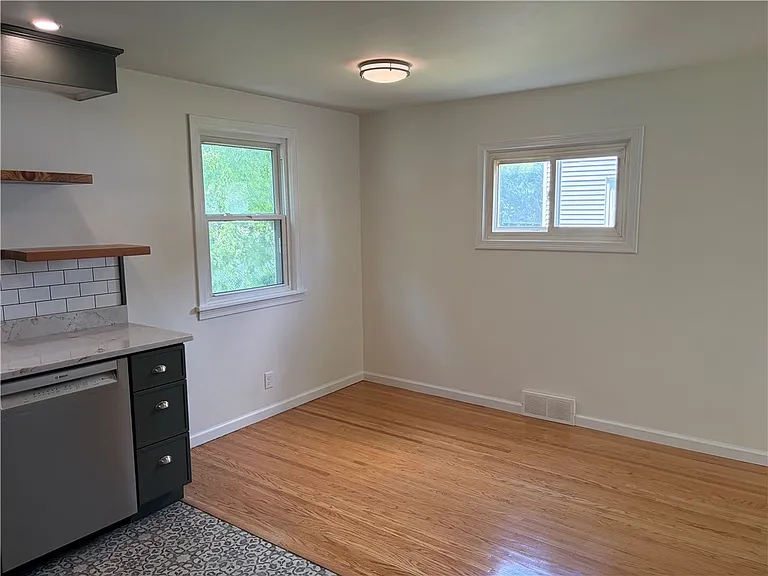 18 Briggs Ave #18 — Photo 8