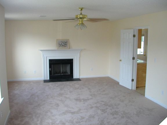 Living room w/ fireplace