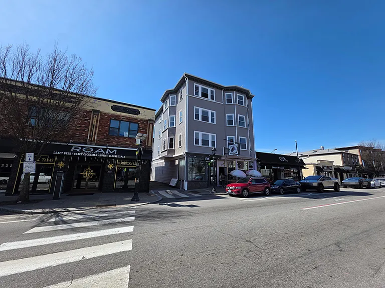  228 Atwells Ave 3rdflr 3b/1b Renovated! Greatlocale! Spacious! Prkg! — Photo 16