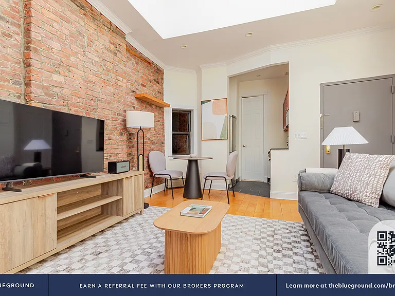 118 Christopher St #16 — Photo 4