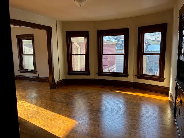 3 bed, 1269 sqft, $2,400 — Photo 2