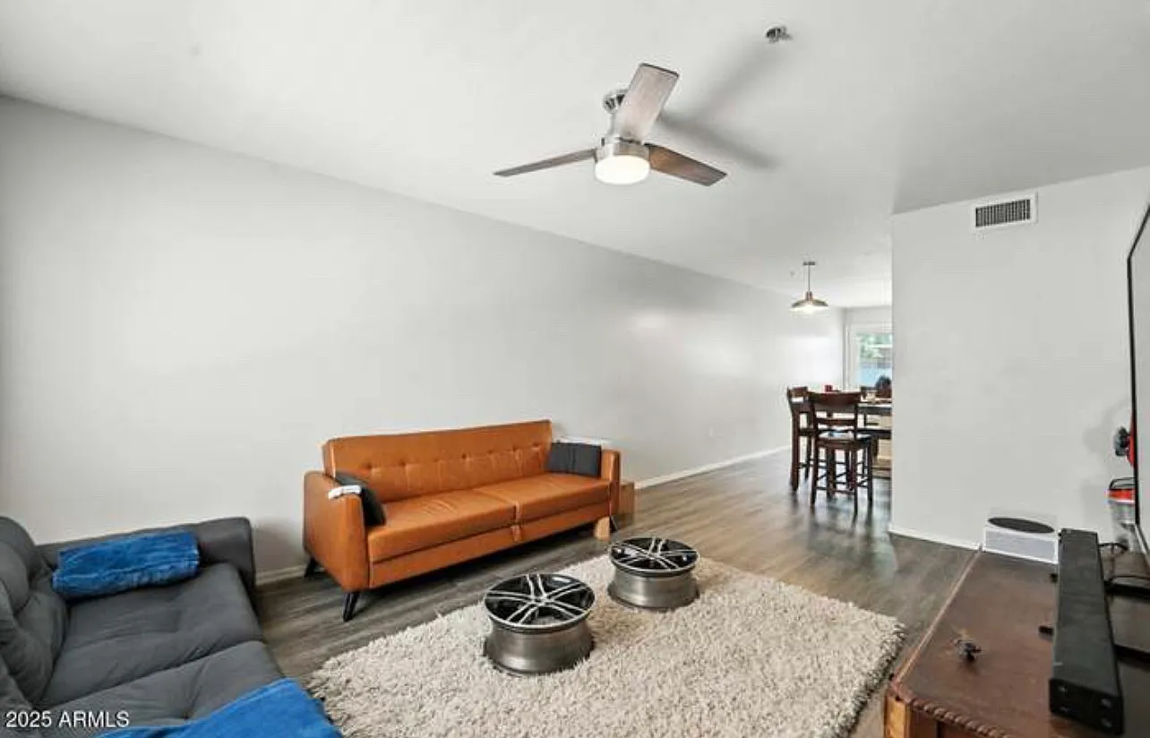 2 bed, 900 sqft, $1,450 — Photo 2