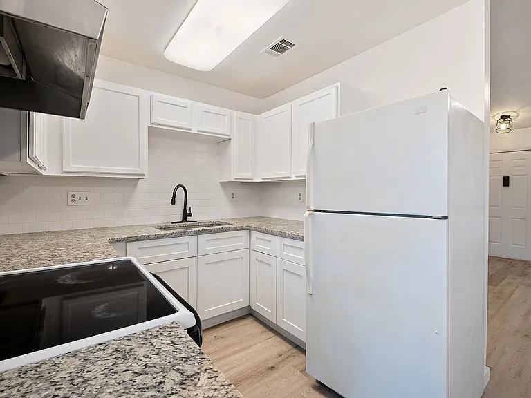 1015 E Yager Ln #147 — Photo 10