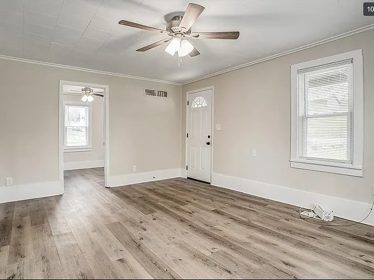 702 Centralia St — Photo 11