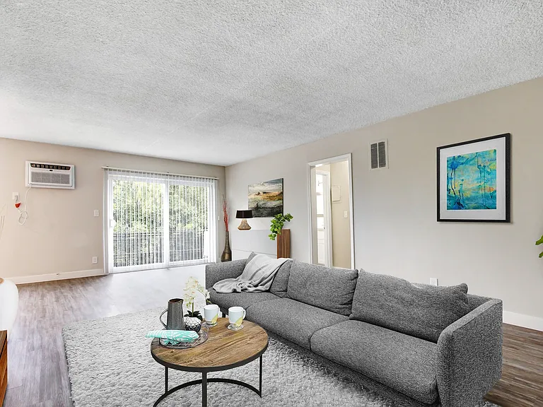 Woodman Apartments — Photo 18