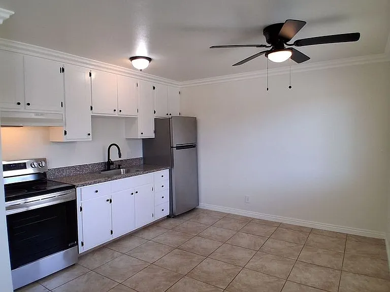 1312-1322 E Bulldog Ln — Photo 4
