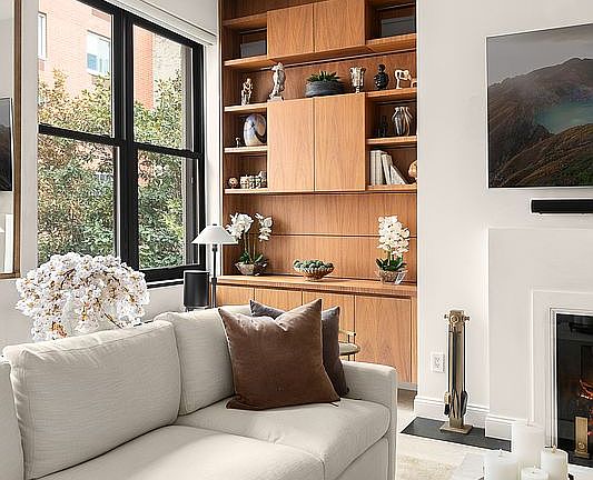 3rd image of 521 W 47th St APT 3B